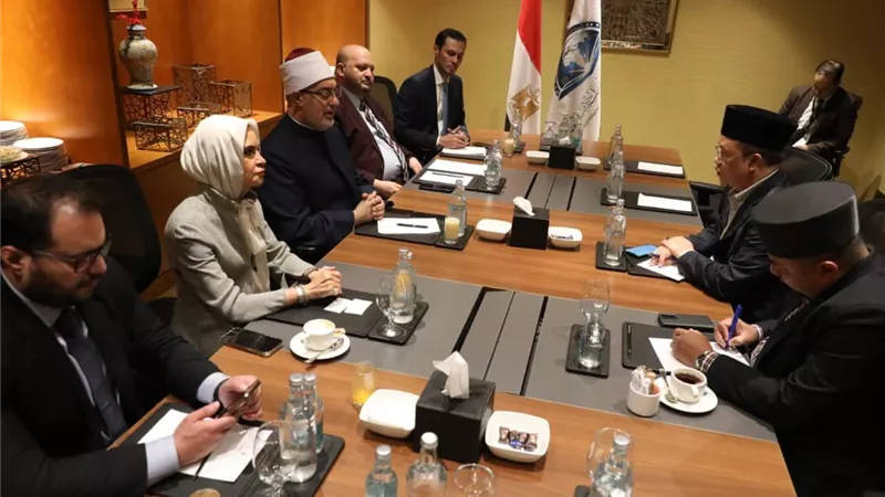 مفتي الجمهورية ومساعد مفتي سلطنة بروناي يبحثان عقد دورات تدريبية للكوادر البشرية بالسلطنة