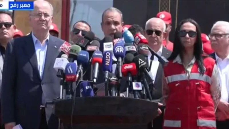 وزير الخارجية ينقل رسالة الرئيس السيسي لأهل غزة: نحن معكم في معاناتكم 