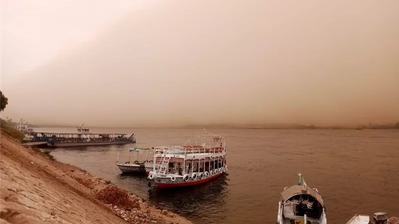 محافظ أسوان: إيقاف النشاط الملاحى بمجرى نهر النيل وبحيرة ناصر لسوء الأحوال الجوية