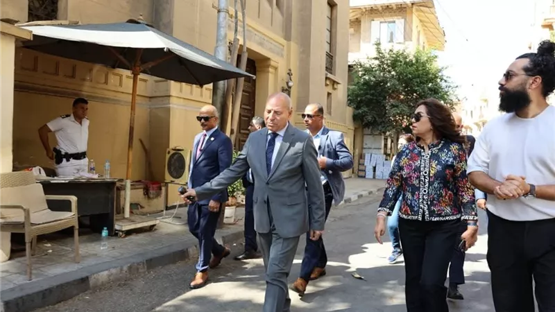 وزيرة التنمية المحلية ومحافظ القاهرة يتفقدان تطوير شارع إبراهيم بالكوربة