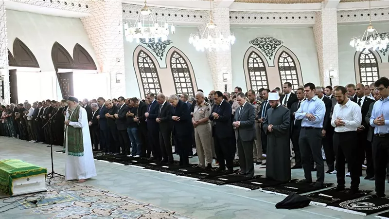 رئيس الوزراء يؤدي صلاة الجنازة على الدكتور علي المصيلحي بمسجد الشرطة