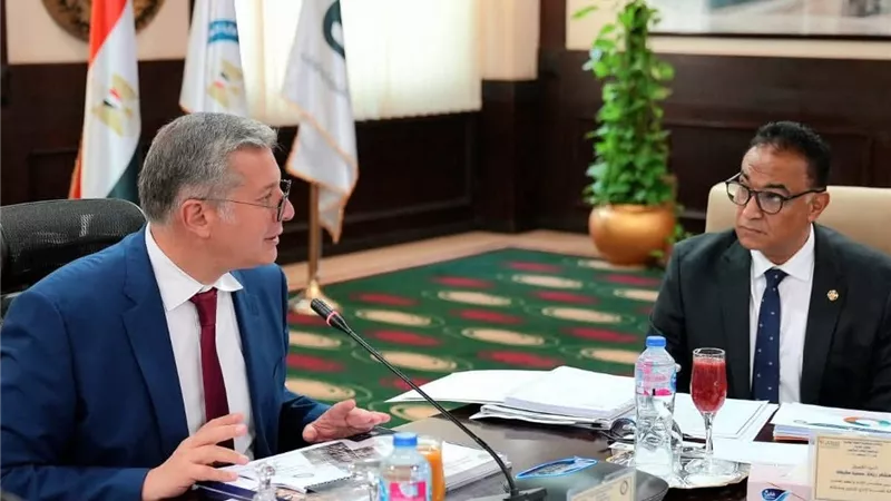 وزير البترول: منتجات البتروكيماويات تسهم بصورة كبيرة  في حياة المواطن اليومية 