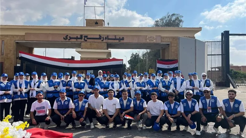 متطوعو وزارة الشباب والرياضة YLY يشاركون في تنظيم الزيارة الرسمية لمعبر رفح البري