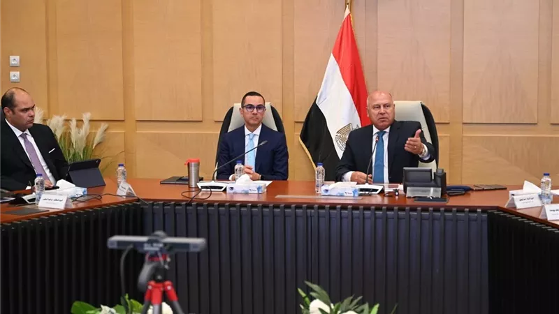 الوزير: تشغيل خطوط إنتاج الأسمنت المتوقفة وزيادة الطاقة لتحقيق توازن الأسعار