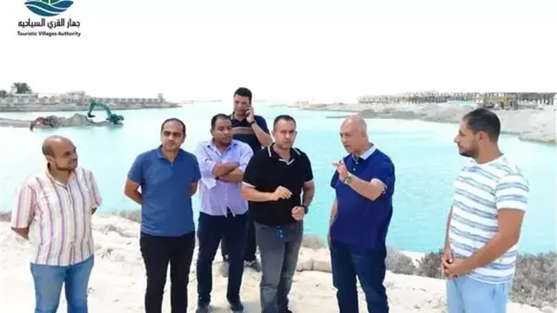 مسئولو الإسكان يتفقدون مشروعات التطوير بالقرى السياحية في مارينا العلمين