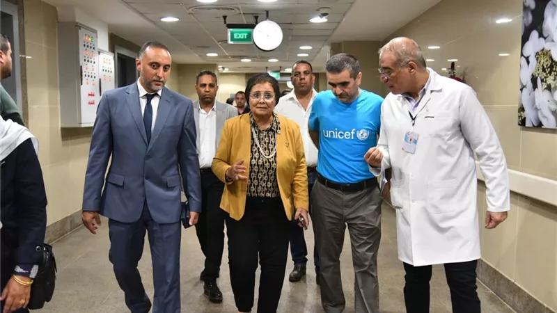  لتعزيز التعاون بين الوزارة واليونيسف.. نائب وزير الصحة تتفقد مستشفى العريش العام