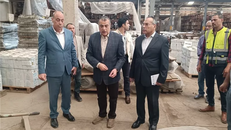 وزير الإنتاج الحربي يتفقد مصنع 27 لشركة شبرا للصناعات الهندسية