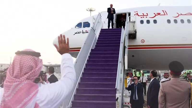 الرئيس السيسى يعود إلى أرض الوطن بعد لقائه ولى العهد السعودى