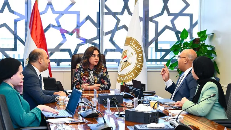 وزيرة التنمية المحلية تتابع جهود البرنامج الوطني لإدارة المخلفات ودعمه بالمحافظات