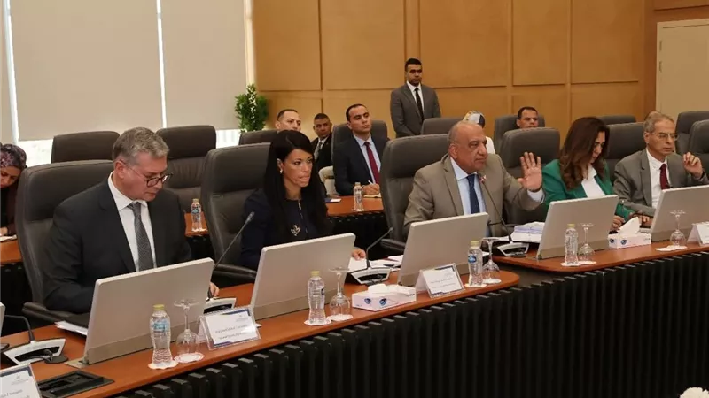 وزير الكهرباء: دعم جميع المشروعات بالطاقة لتعزيز التنمية المستدامة