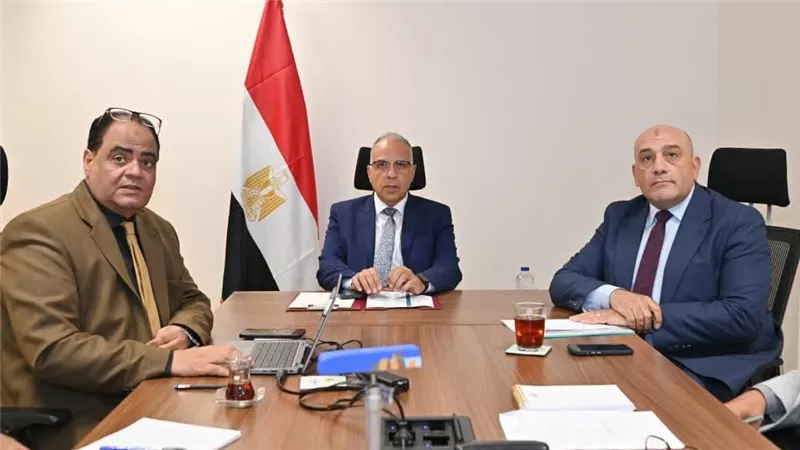وزير الري يتابع إزالة التعديات على النيل واستلام أراضي طرح النهر