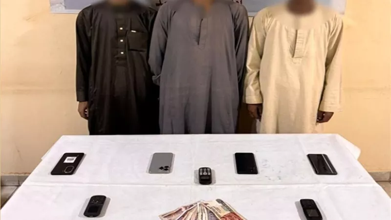 سقوط عصابة انتحلت صفة موظفي بنوك ونصبت على المواطنين بالمنيا
