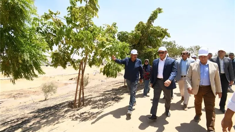 وزير الإسكان يختتم جولته بتفقد مشروع 