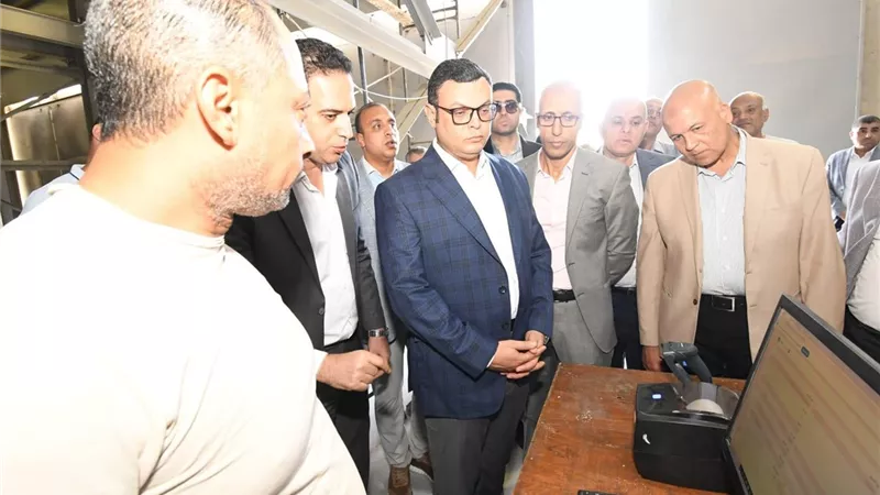 وزير الإسكان يتفقد محطة الصرف الصحي رقم (12) بمنطقة الأندلس بالتجمع الثالث 