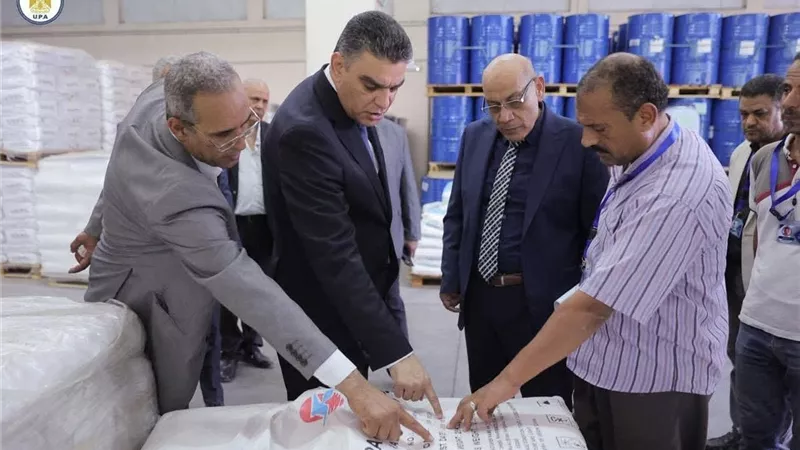 رئيس هيئة الشراء الموحد يتفقد صيدليات الإسعاف ومخازن شركة الجمهورية بالإسكندرية