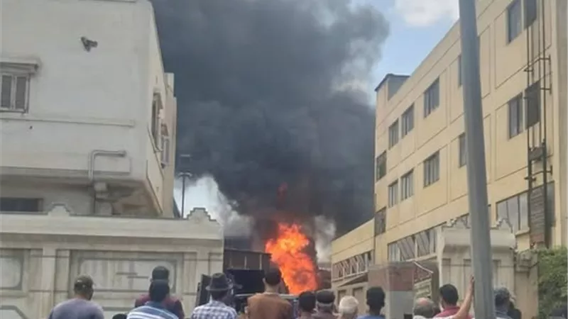الحماية المدنية تسيطر على حريق هائل بمصنعين في المنطقة الصناعية بدمياط