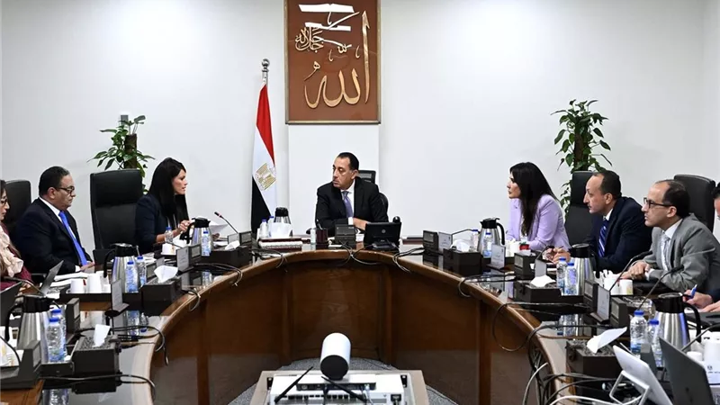 رئيس الوزراء يتابع استعدادات إطلاق 