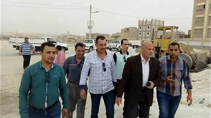 جولة تفقدية لرئيس سمالوط بقرية السلام وحلول عاجلة للمشكلات
