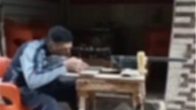  الأمن يكشف تفاصيل تداول صورة لشخص يحمل بندقية مزودة بتلسكوب بكفر الشيخ (صور)