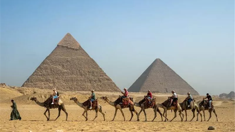 نقيب السياحيين يكشف مفاجآت جديدة عن الموسم السياحي الشتوي (فيديو)