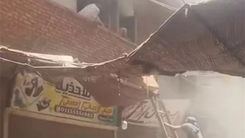 حريق مفاجئ يلتهم شقة سكنية بأبو قرقاص.. والأهالي يتدخلون لإنقاذ الموقف