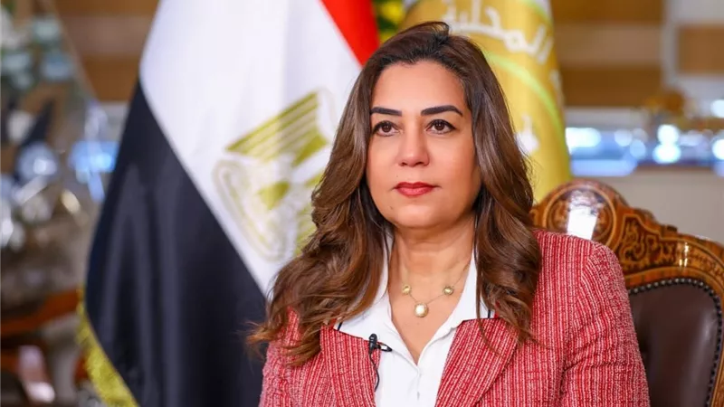 وزيرة التنمية المحلية تتابع مع محافظ مطروح تداعيات حادث انقلاب عربات قطار بمحافظة مطروح