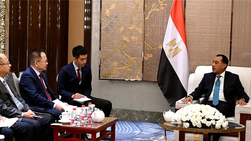 مدبولي: نتطلع لجذب الشركات الصينية للعمل في منطقة 