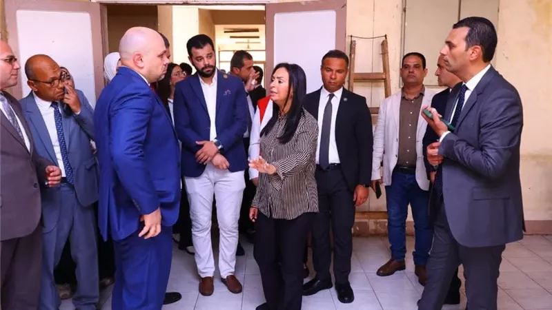 الدكتورة مايا مرسي  تزور مجمع حياة بالجيزة.. وتتفقد الخدمات المقدمة للأبناء