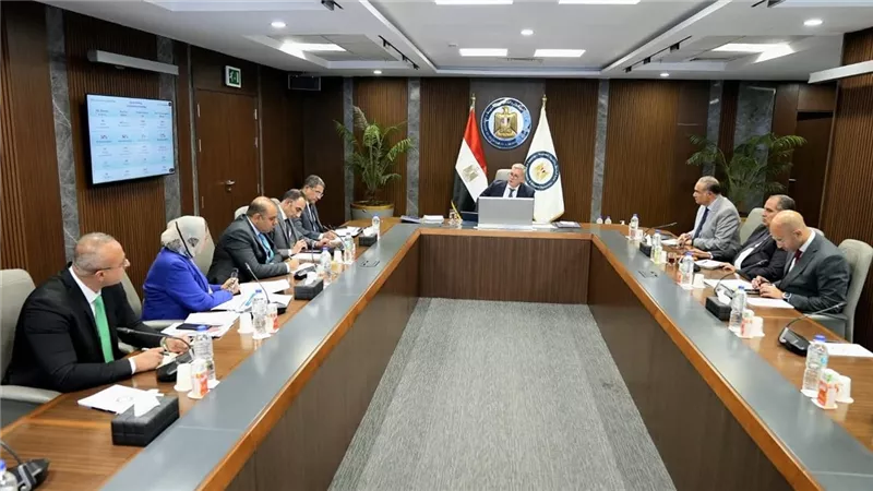 كريم بدوي : الشركة العامة للبترول ركيزة وطنية لدعم الاقتصاد وزيادة الإنتاج