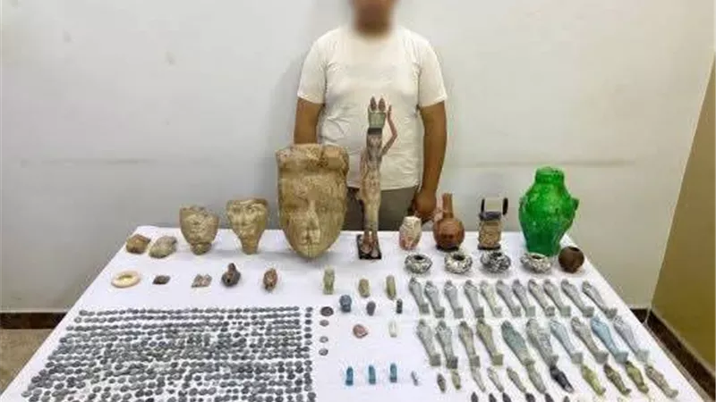 الداخلية تضبط 577 قطعة أثرية بحوزة تاجر أدوات منزلية في المنيا