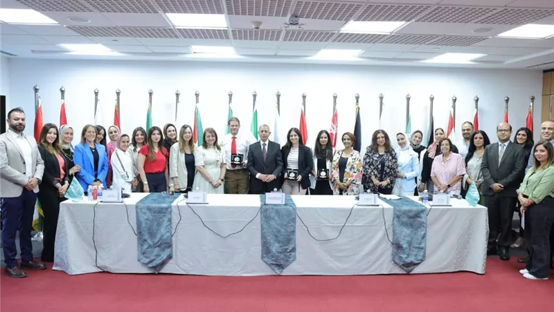 الأكاديمية العربية تدعم اختبارات كامبريدج الرقمية في مصر