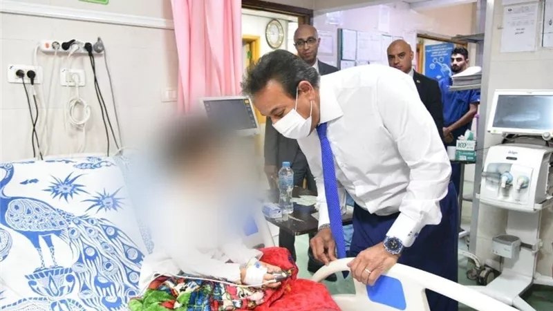 خلال زيارة مفاجئة لمستشفى الهرم.. وزير الصحة يوجه بزيادة الأطباء وإنهاء عقود شركتي النظافة والأمن لقصور الأداء
