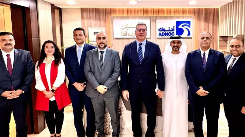 وزير البترول يتفقد مقر 
