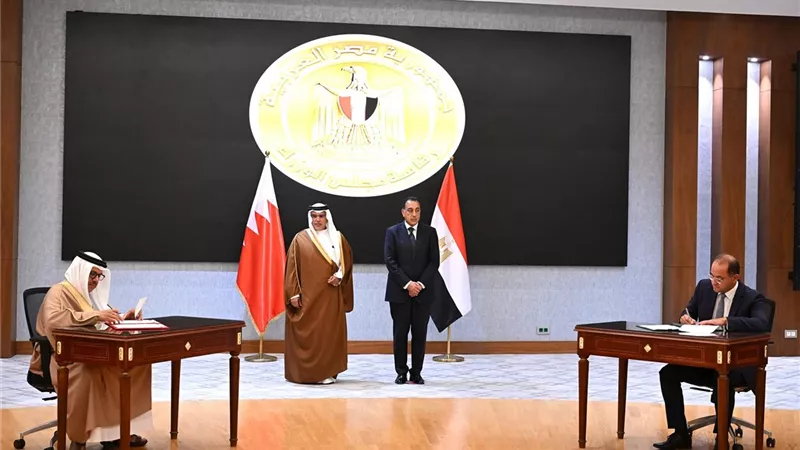 رئيس وزراء مصر وولي عهد مملكة البحرين يشهدان توقيع 8 وثائق في مجالات تخدم تعزيز أوجه التعاون الثنائي بين الجانبين