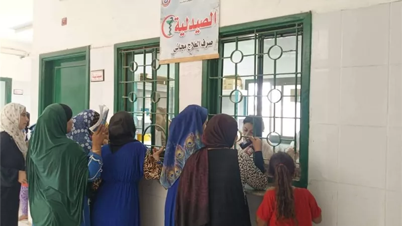 قافلة طبية مجانية توقع الكشف على 1182 مواطنًا بقرية العور في المنيا