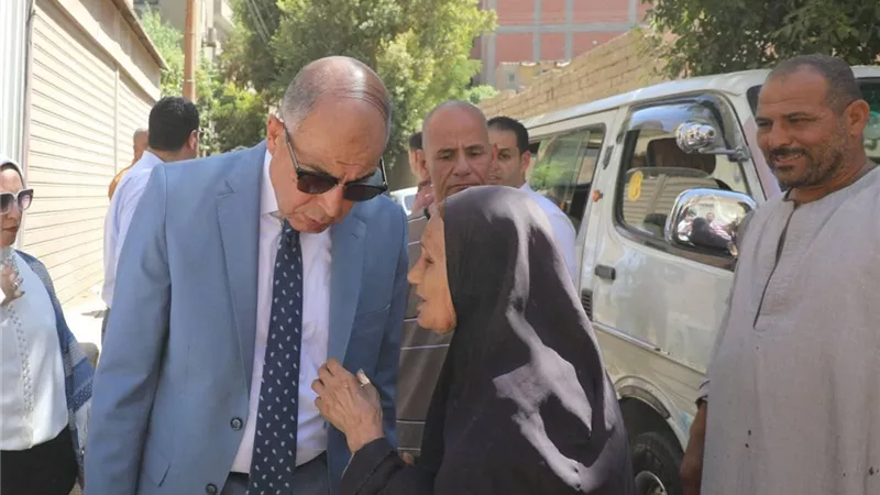 محافظ المنيا يتفقد شوارع المدينة ويشدّد على رفع كفاءة الخدمات والنظافة