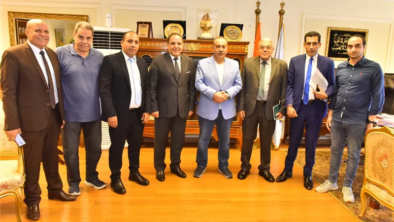 اللواء هشام أبو النصر يبحث مع الأبجيجي فرص الاستثمار وتطوير المشروعات الزراعية بأسيوط