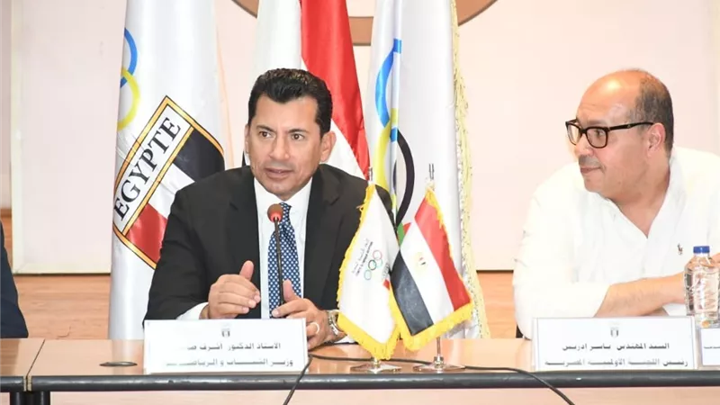 حفاظاً على صحة وسلامة اللاعبين.. وزير الرياضة يؤكد على أهمية تطبيق الأكواد الطبية 