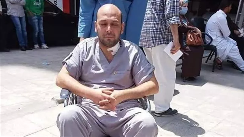 الرئيس السيسي يهنيء الطبيب محمود سامي بعد عودته للعمل ويؤكد 