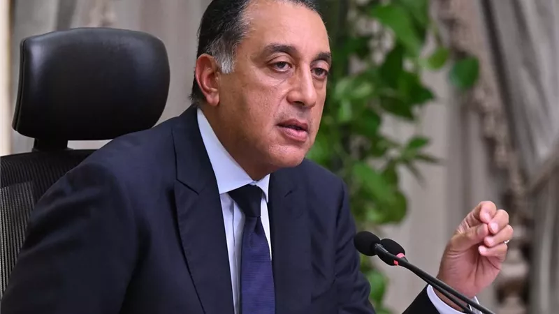 مدبولي يبدأ جولة تفقدية لمشروعات إحياء القاهرة التاريخية