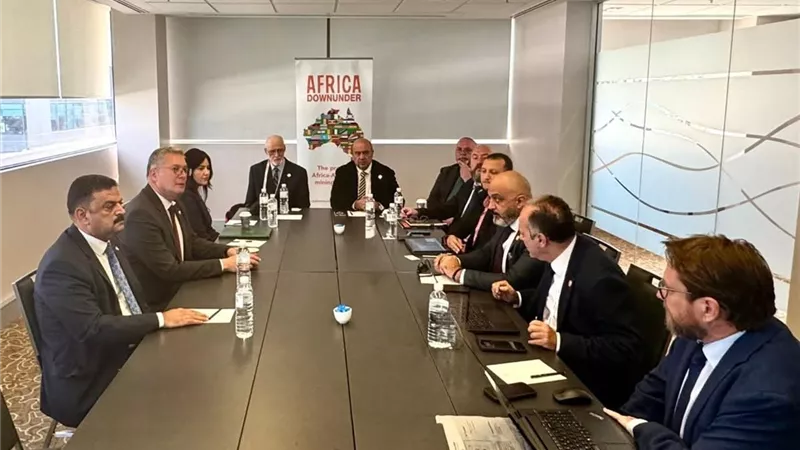 وزير البترول يعرض فرص الاستثمار التعديني في مؤتمر بيرث.. ومباحثات مع 9 شركات أسترالية