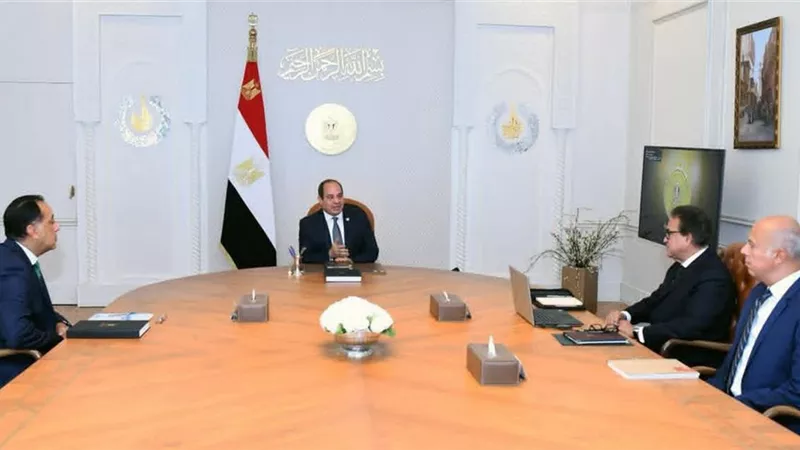 السيسي يوجّه بتسريع استكمال مشروعات التأمين الصحي الشامل وتطوير المنظومة الطبية