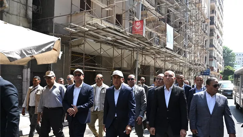 وزير الإسكان: إزالة التشوهات البصرية وتوحيد لافتات المحال ضمن مشروع تطوير وسط القاهرة