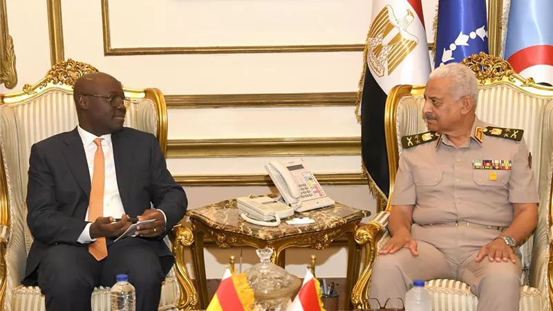 الفريق أول عبد المجيد صقر يلتقى وزير المالية والقائم بأعمال وزير دفاع غانا