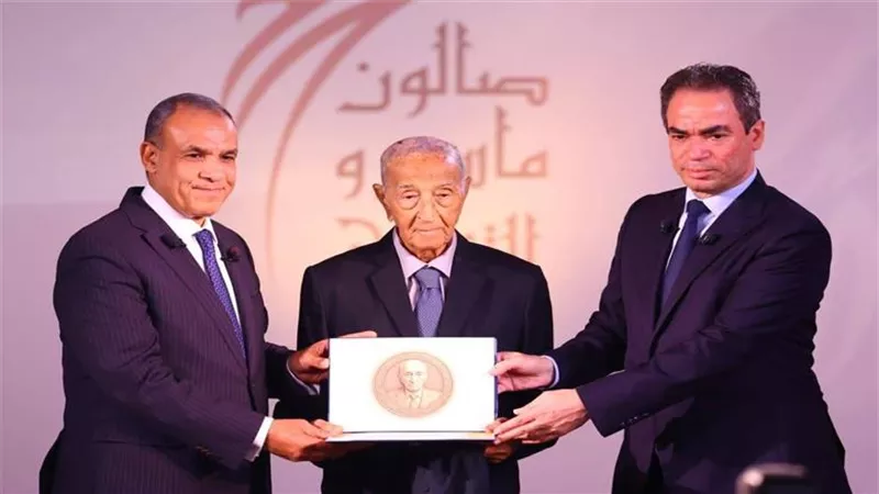 بحضور وزير الخارجية.. منح 