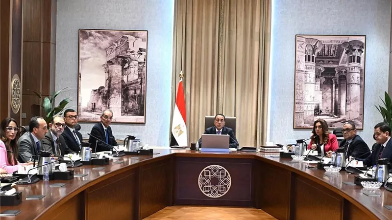 مدبولي: تسهيل إجراءات التراخيص لتعزيز الاستثمار وحماية المنشآت