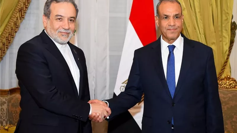 بشأن الملف النووي.. وزير الخارجية يستقبل نظيره الإيراني بالقاهرة