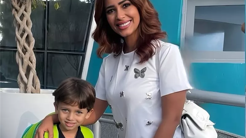 كأنه أول يوم ليا.. رنا سماحة تحتفل بدخول ابنها المدرسة لأول مرة