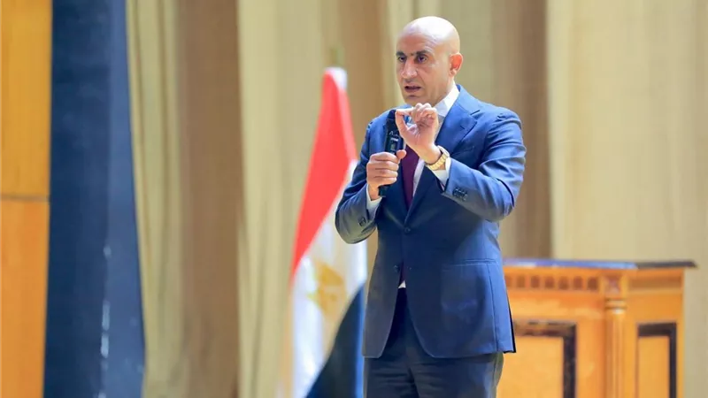 الكثافات بالفصول غير مقبولة.. قرارات جديدة لـ وزير التعليم قبل الدراسة