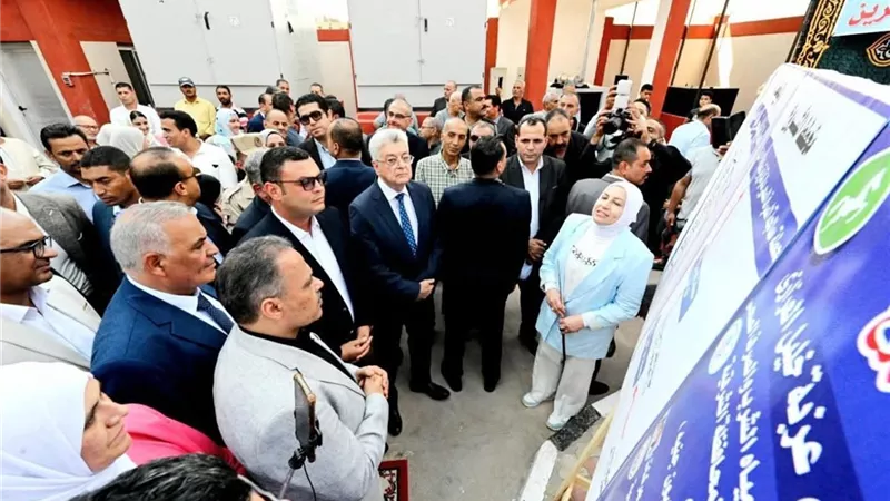 وزير الإسكان ومحافظ الشرقية يفتتحان محطة صرف صحي 